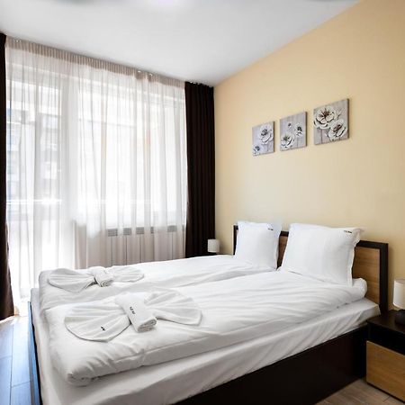 Nomad Haven: 1Bd Flat With Balcony & Desk Appartement Sofia Buitenkant foto