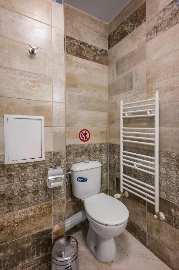 Nomad Haven: 1Bd Flat With Balcony & Desk Appartement Sofia Buitenkant foto