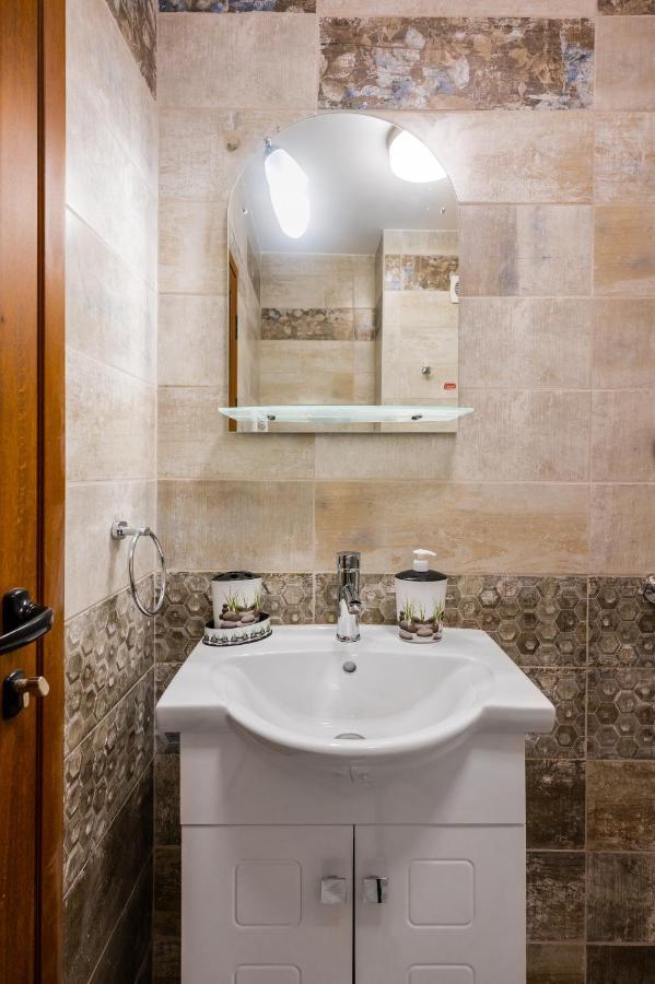 Nomad Haven: 1Bd Flat With Balcony & Desk Appartement Sofia Buitenkant foto