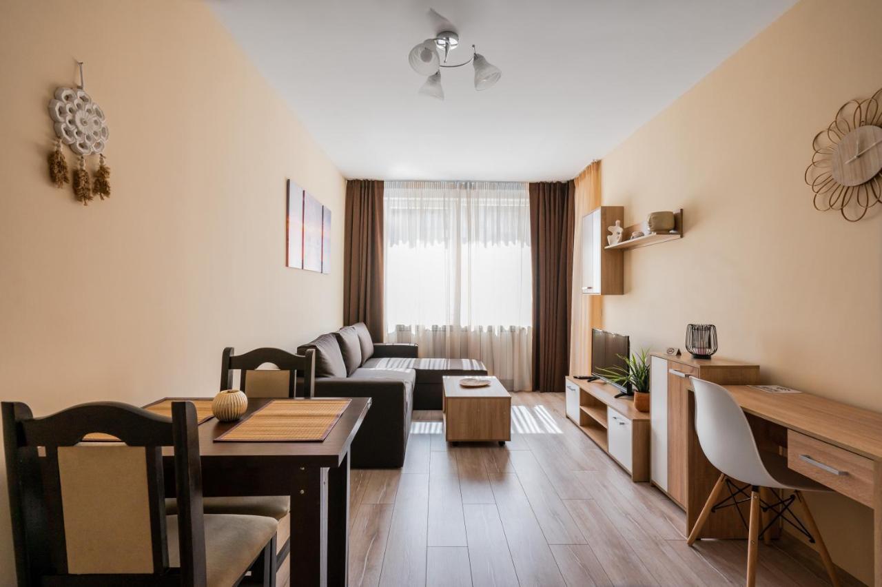Nomad Haven: 1Bd Flat With Balcony & Desk Appartement Sofia Buitenkant foto