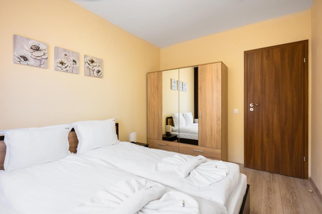 Nomad Haven: 1Bd Flat With Balcony & Desk Appartement Sofia Buitenkant foto